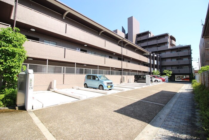 物件外観写真3　(駐車場)