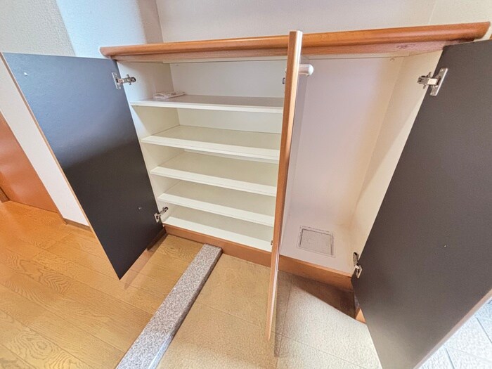 物件内観写真16　(靴箱)