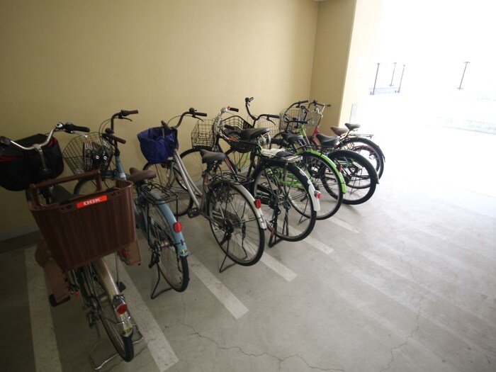 物件外観写真4　(駐輪場)