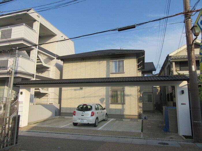 物件外観写真2　(駐車場)