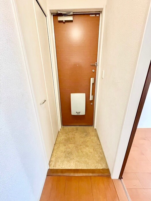 物件内観写真12　(玄関)