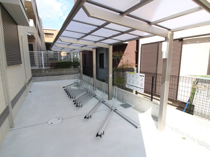 物件外観写真2　(駐輪場)