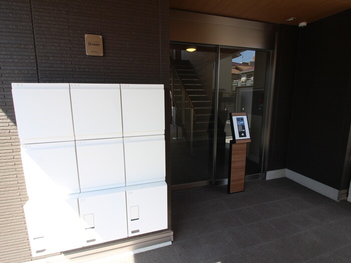 物件外観写真6　(エントランス部分)