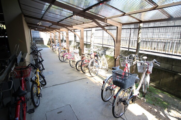 物件外観写真5　(駐輪場)