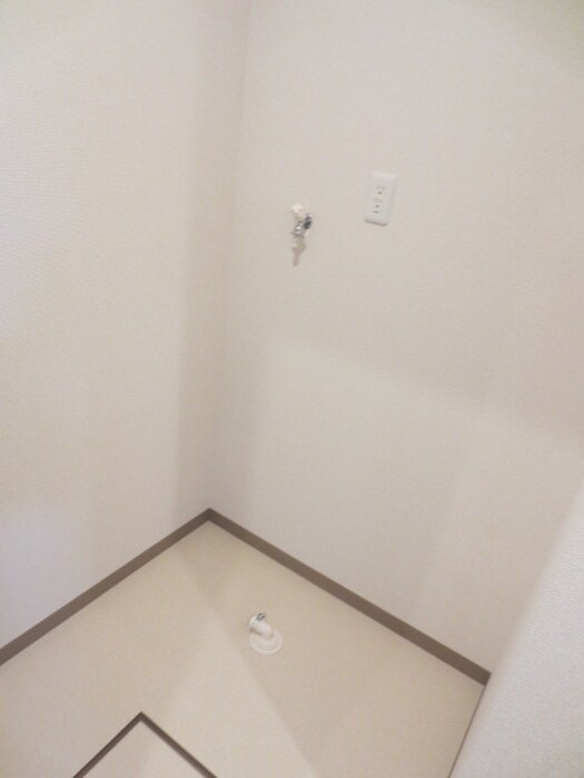 物件内観写真18　(洗濯機置場)