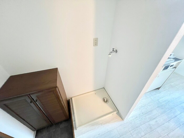 物件内観写真8　(洗濯機置場)