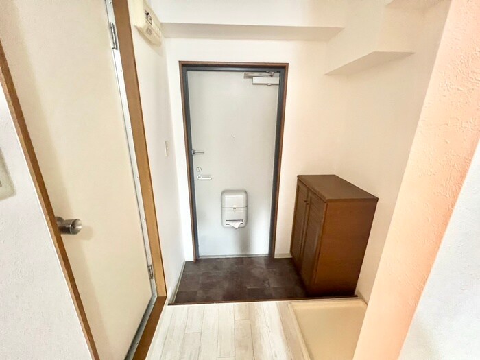 物件内観写真9　(玄関)