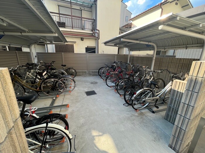 物件外観写真3　(駐輪場)