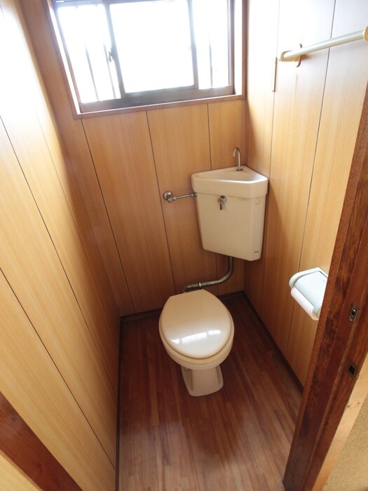 物件内観写真8　(トイレ)