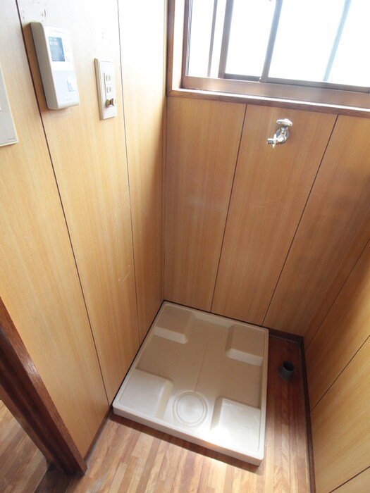 物件内観写真9　(洗濯機置場)