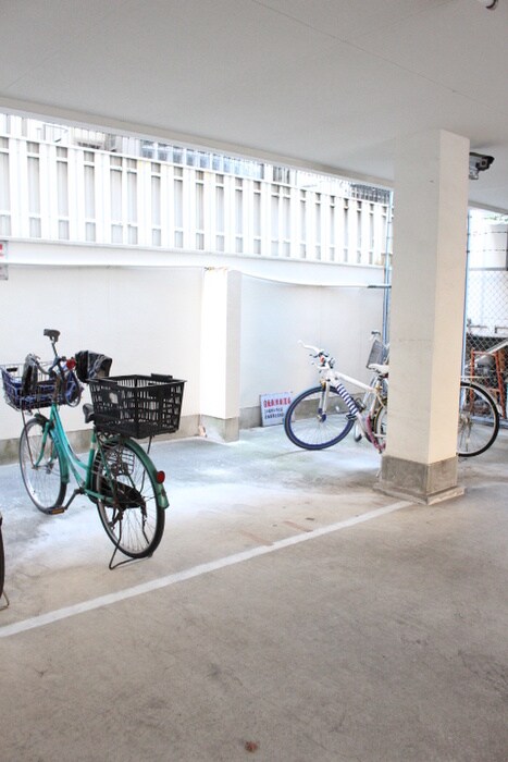 物件外観写真3　(駐輪場)