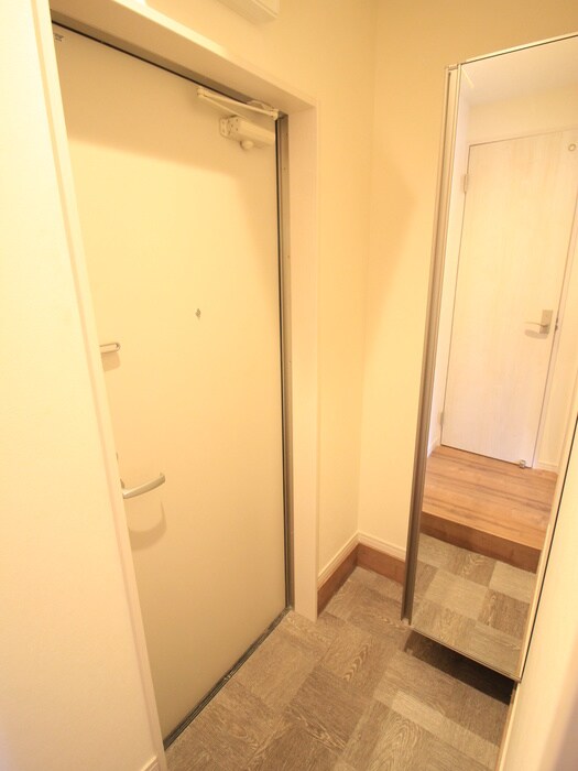 物件内観写真7　(玄関)