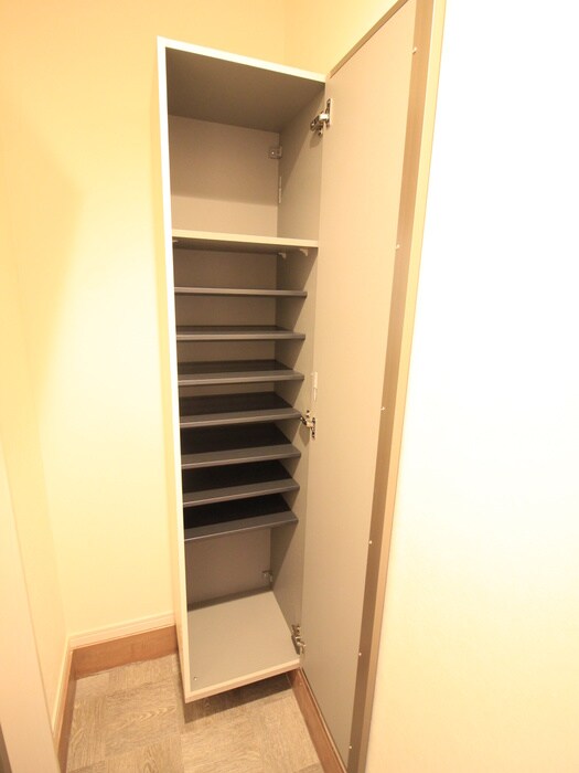 物件内観写真8　(靴箱)