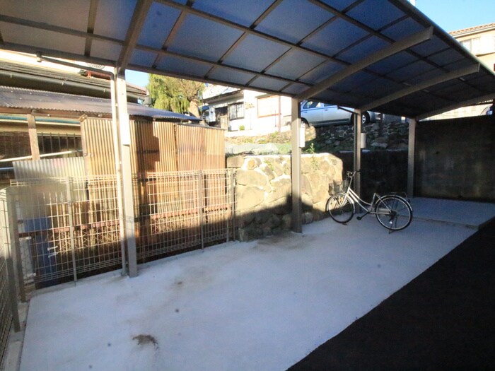 物件外観写真4　(駐輪場)