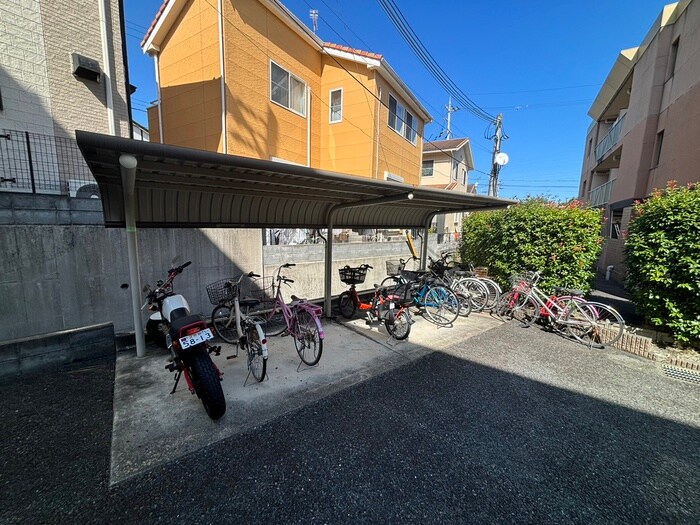 物件外観写真3　(駐輪場)