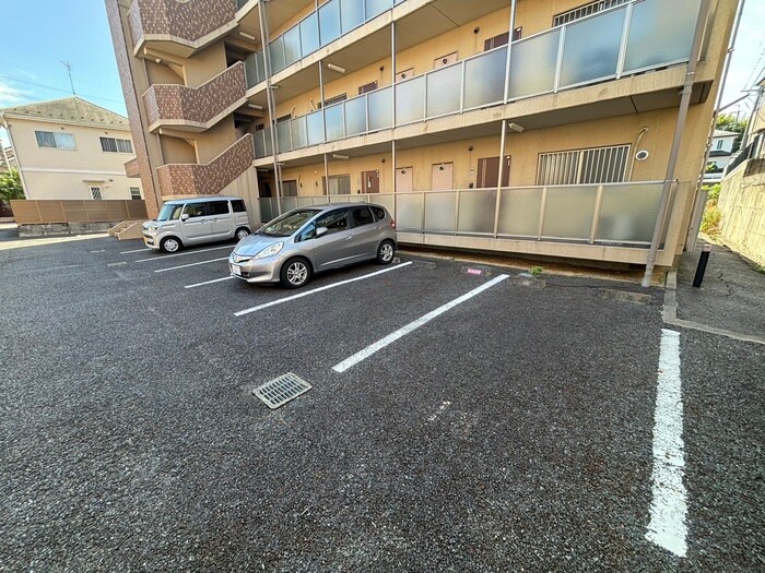 物件外観写真4　(駐車場)
