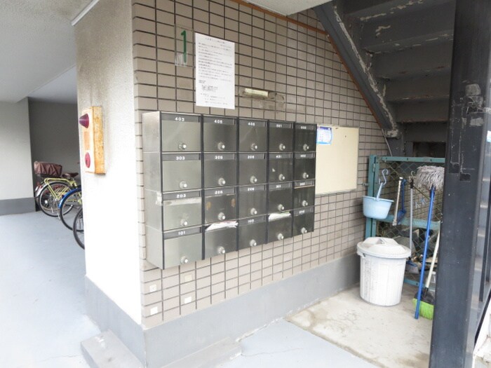 物件外観写真6　(エントランス部分)