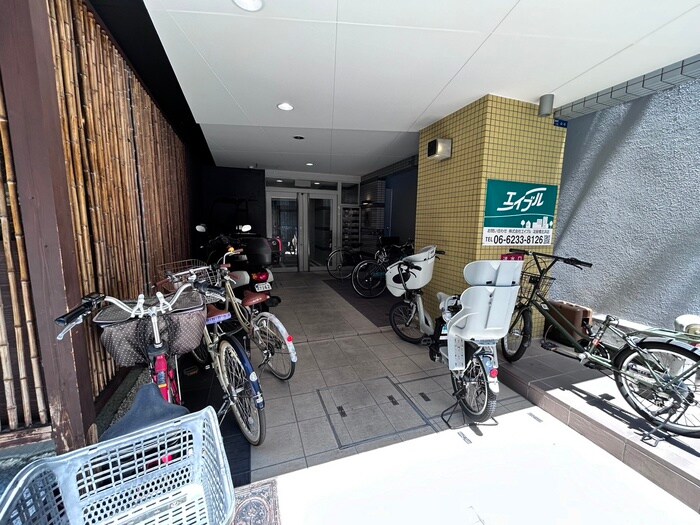 物件外観写真2　(エントランス部分)