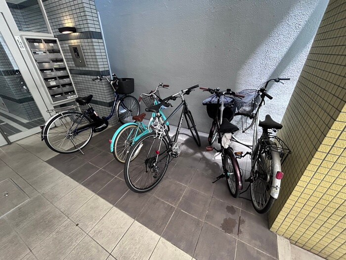 物件外観写真4　(駐輪場)