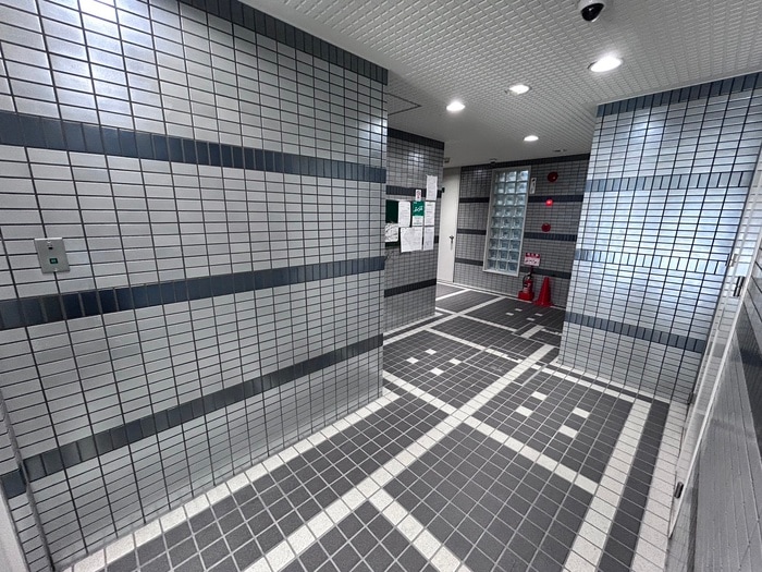 物件外観写真5　(エントランス部分)