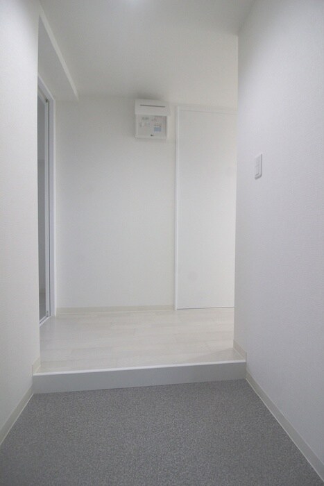 物件内観写真18　(玄関)