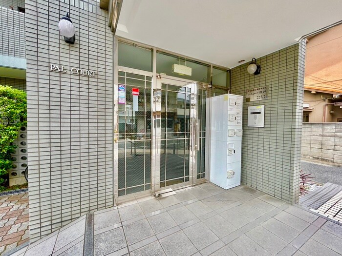 物件外観写真4　(エントランス部分)