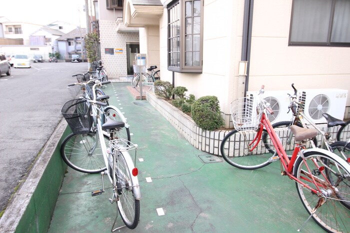 物件外観写真4　(駐輪場)