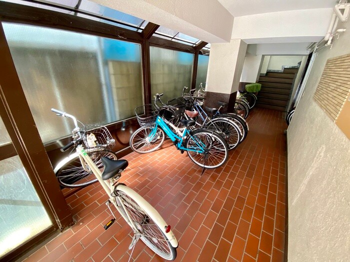 物件外観写真4　(駐輪場)