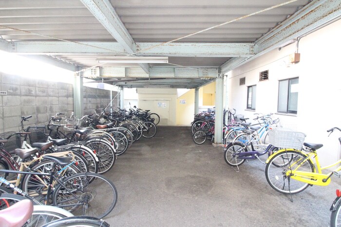 物件外観写真4　(駐輪場)