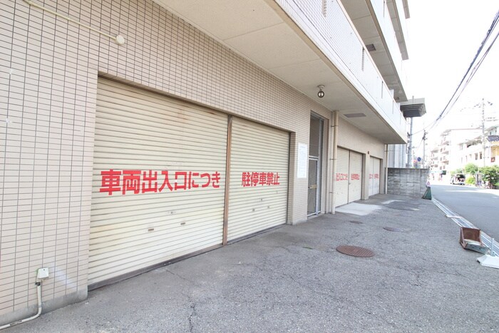 物件外観写真5　(駐車場)