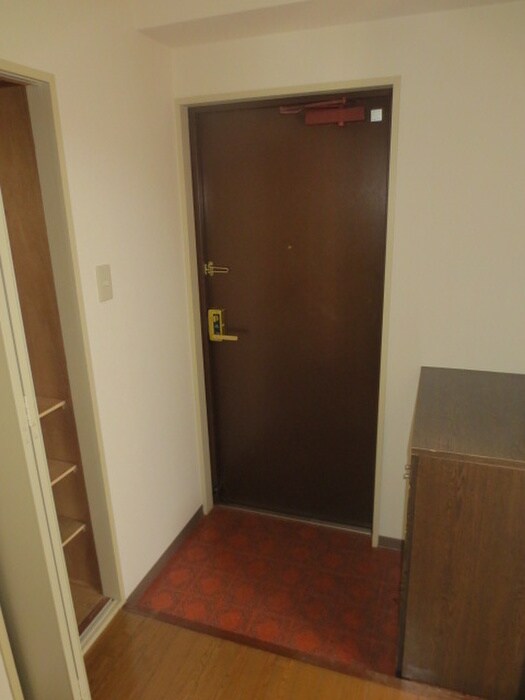 物件内観写真10　(玄関)