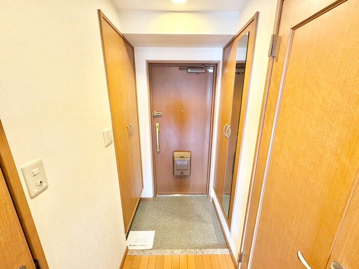 物件内観写真18　(玄関)