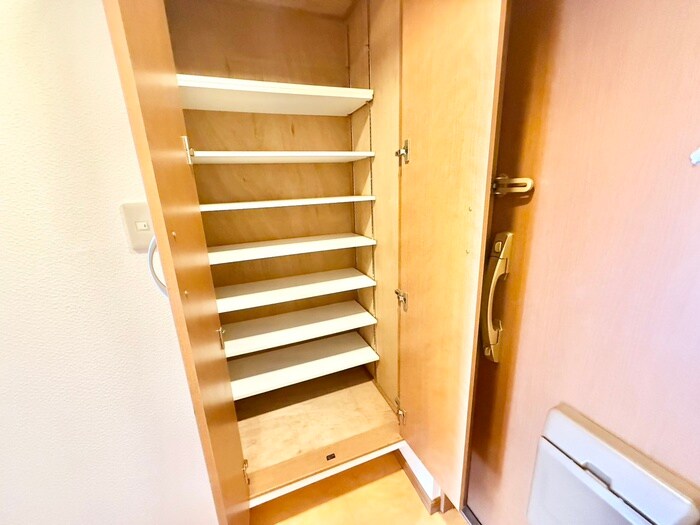 物件内観写真18　(靴箱)