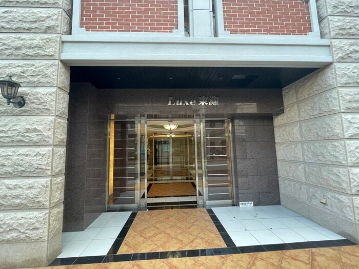 物件外観写真2　(エントランス部分)