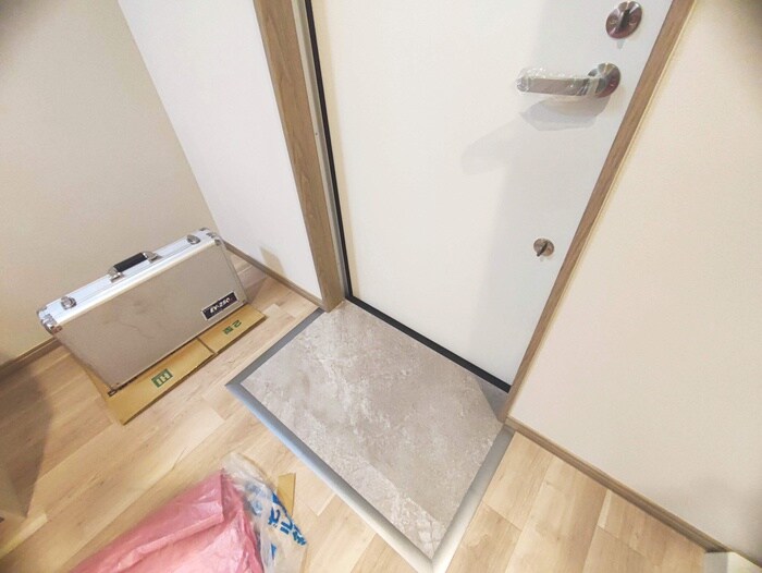 物件内観写真5　(玄関)