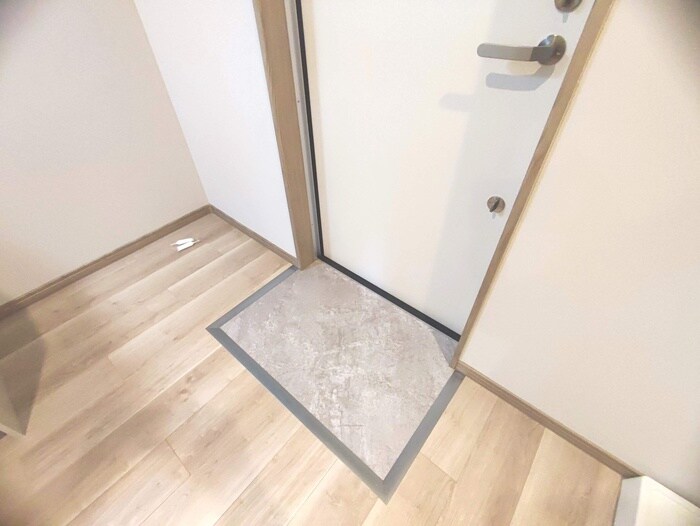 物件内観写真5　(玄関)