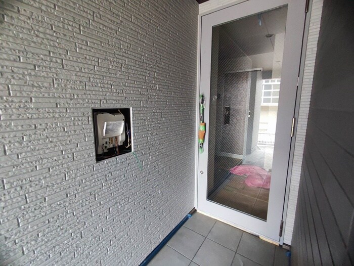 物件外観写真3　(エントランス部分)