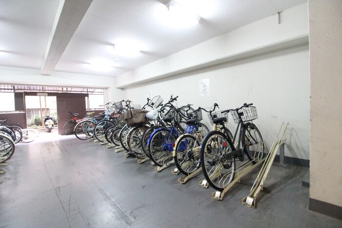 物件外観写真5　(駐輪場)