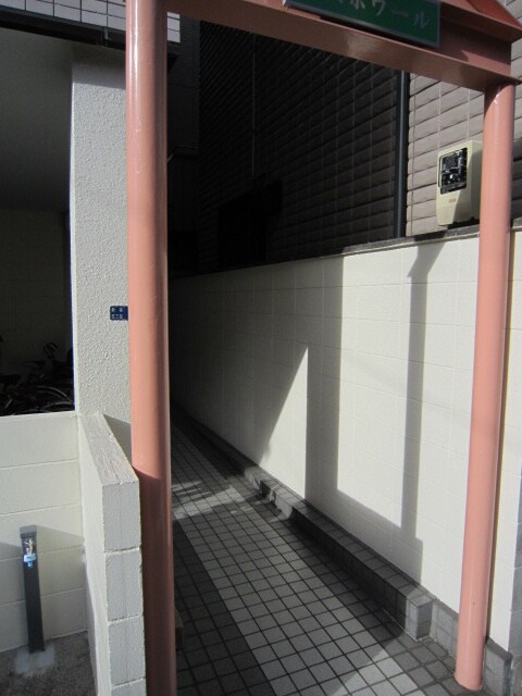 物件外観写真2　(エントランス部分)