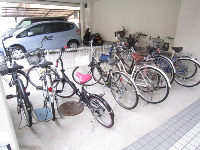物件外観写真3　(駐輪場)