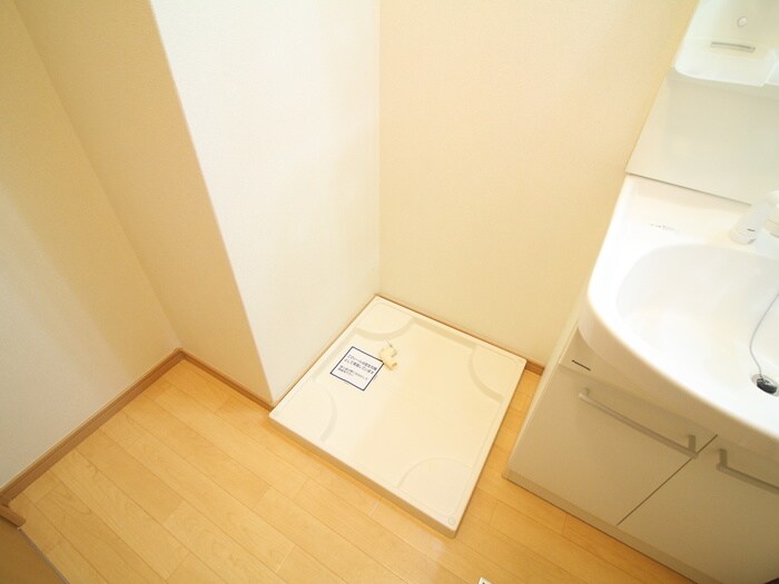 物件内観写真12　(洗濯機置場)