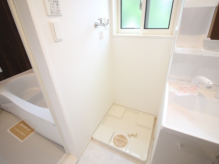 物件内観写真14　(洗濯機置場)