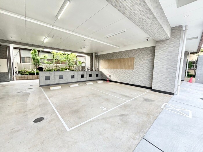 物件外観写真4　(駐車場)