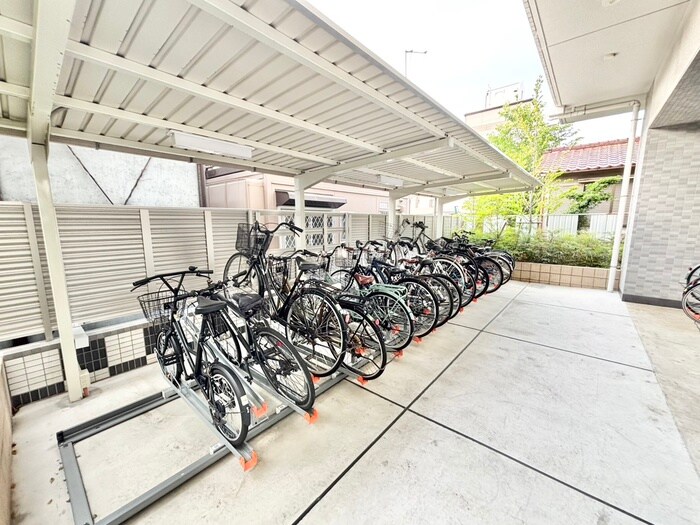 物件外観写真5　(駐輪場)