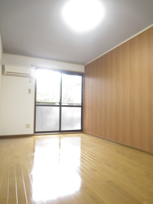 物件内観写真2　(居室)