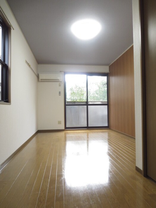 物件内観写真3　(居室)