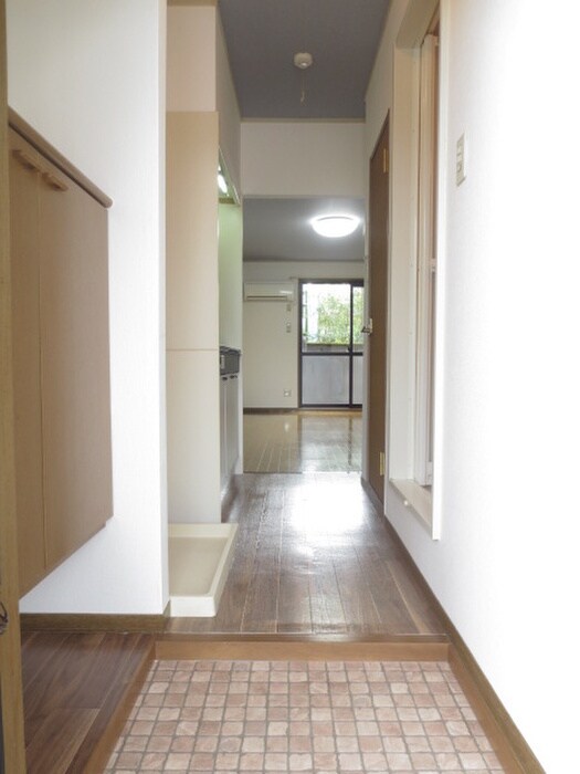 物件内観写真11　(玄関)