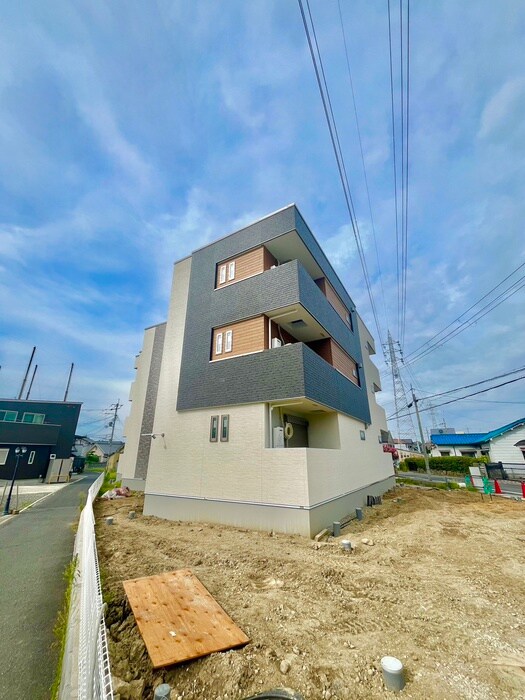 物件外観写真1　(建築中)