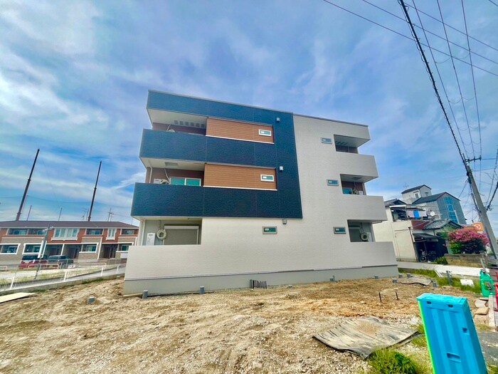 物件外観写真2　(建築中)