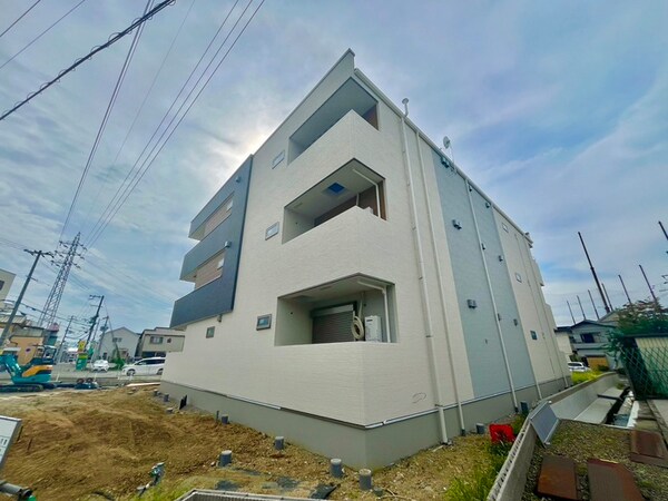 建築中